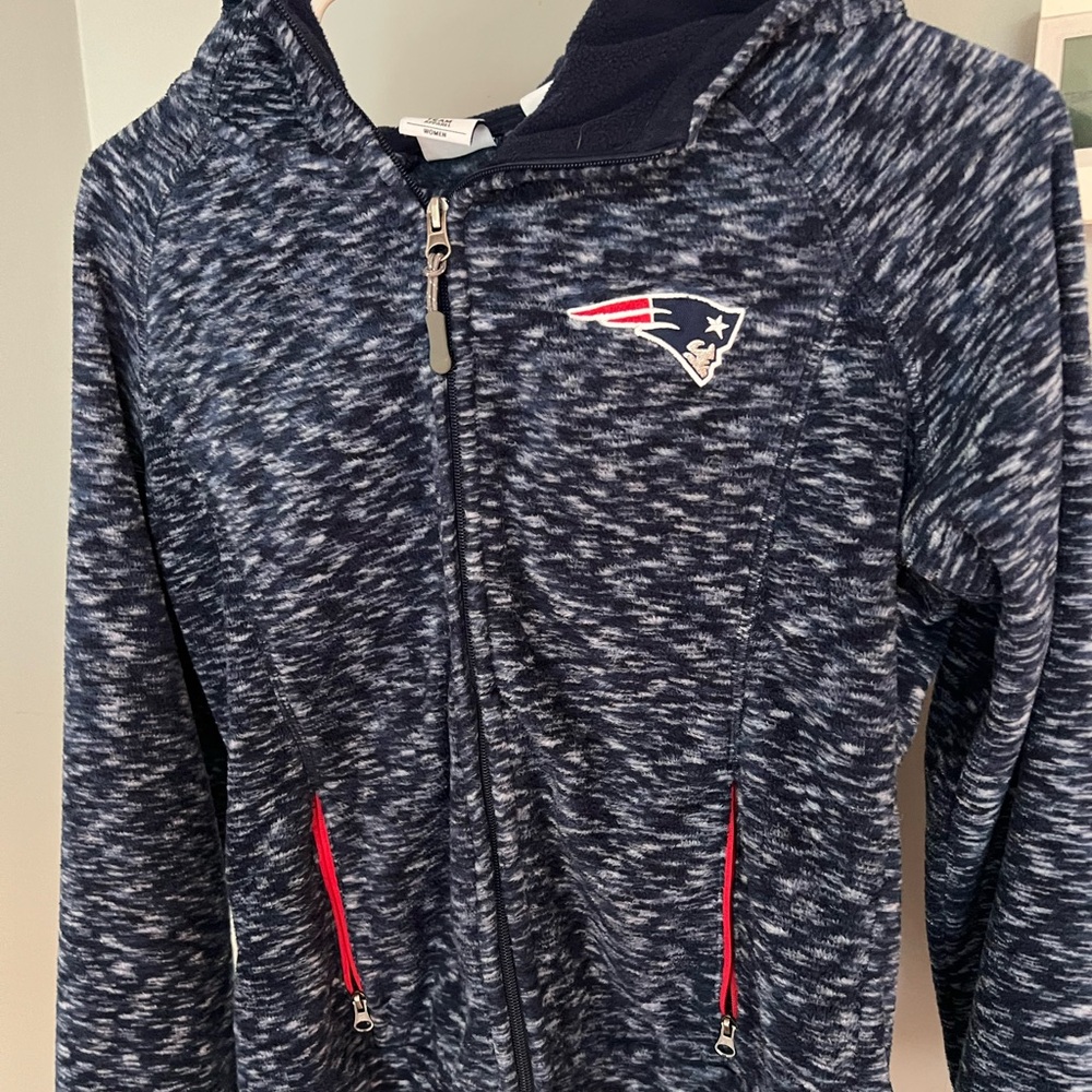 Blue authentic nfl women’s team apparel patriots sweatshirt. Size small